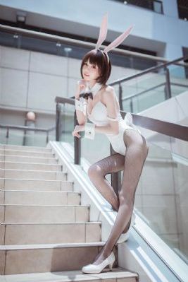 中午字幕在线观看_十万网红美女美酱